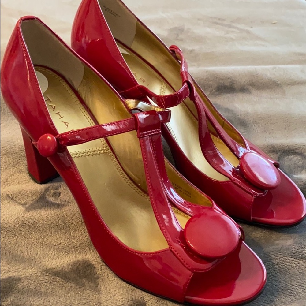 Red Tahari platform heel 9 1/2